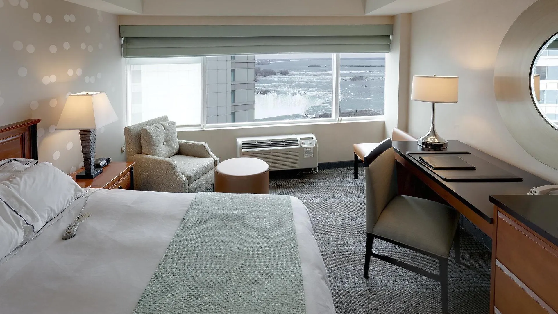 Niagara Fallsview Hotel & Suites 3*, מפלי הניאגרה קנדה
